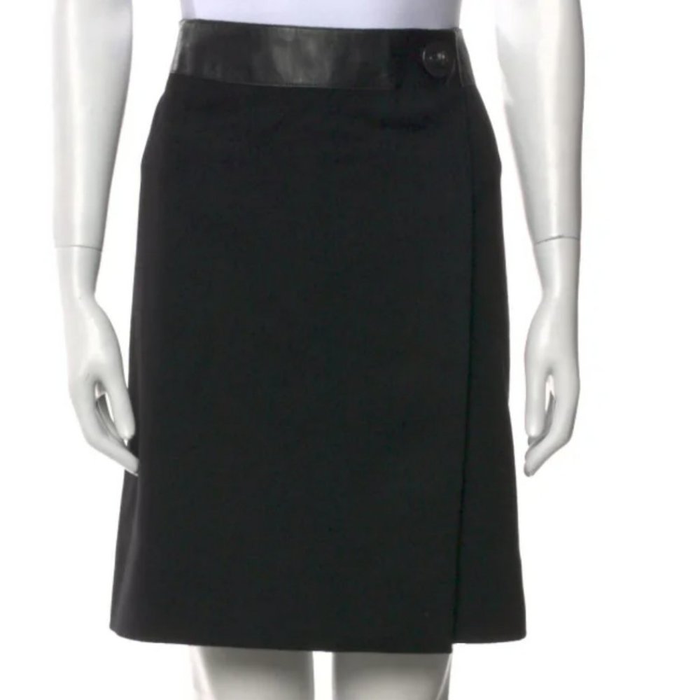 Akris Punto black wrap turn lock wool mini skirt Sz 10